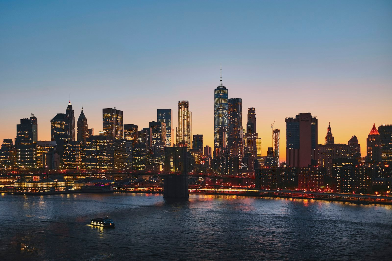 Brooklyn Bridge and New York skyline, USA